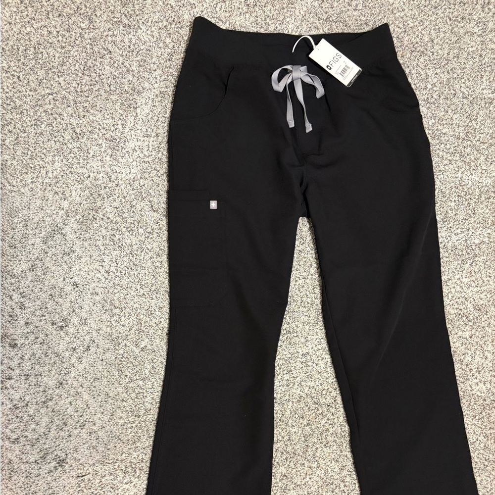 Figs Black Kade Cargo Scrub Pants. NWT